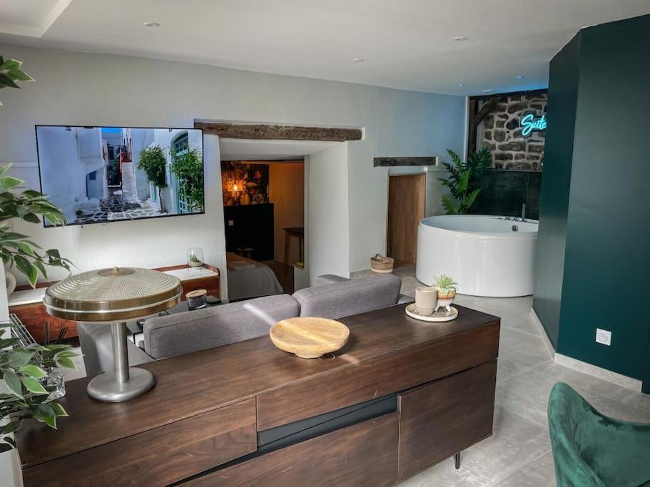 Suite Luxueuse Jacuzzi Suite Amantis By Noma سانت شاموند المظهر الخارجي الصورة