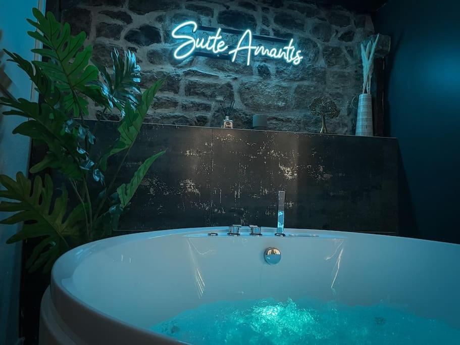 Suite Luxueuse Jacuzzi Suite Amantis By Noma سانت شاموند المظهر الخارجي الصورة